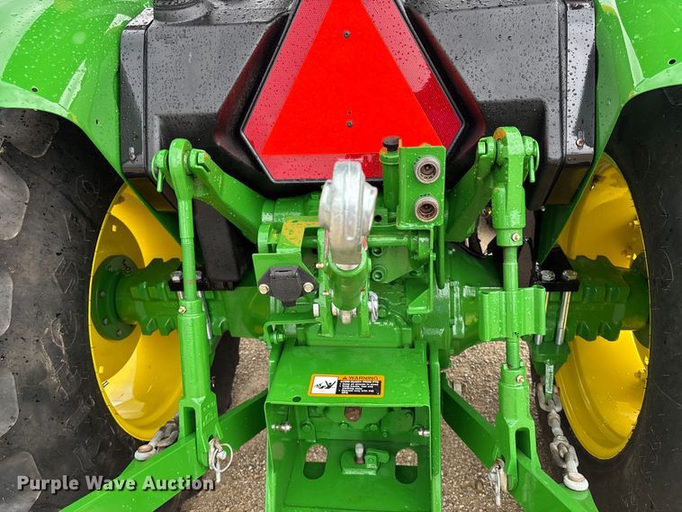 image for item ET4541 2015 John Deere 5045E MFWD tractor