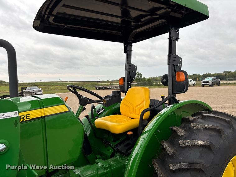 image for item ET4541 2015 John Deere 5045E MFWD tractor
