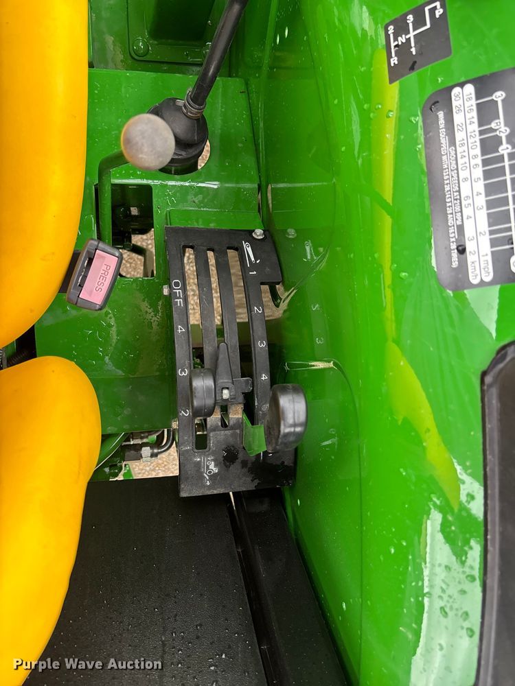 image for item ET4541 2015 John Deere 5045E MFWD tractor