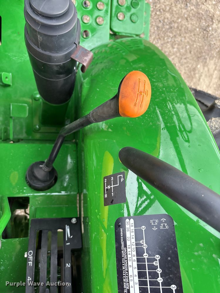 image for item ET4541 2015 John Deere 5045E MFWD tractor