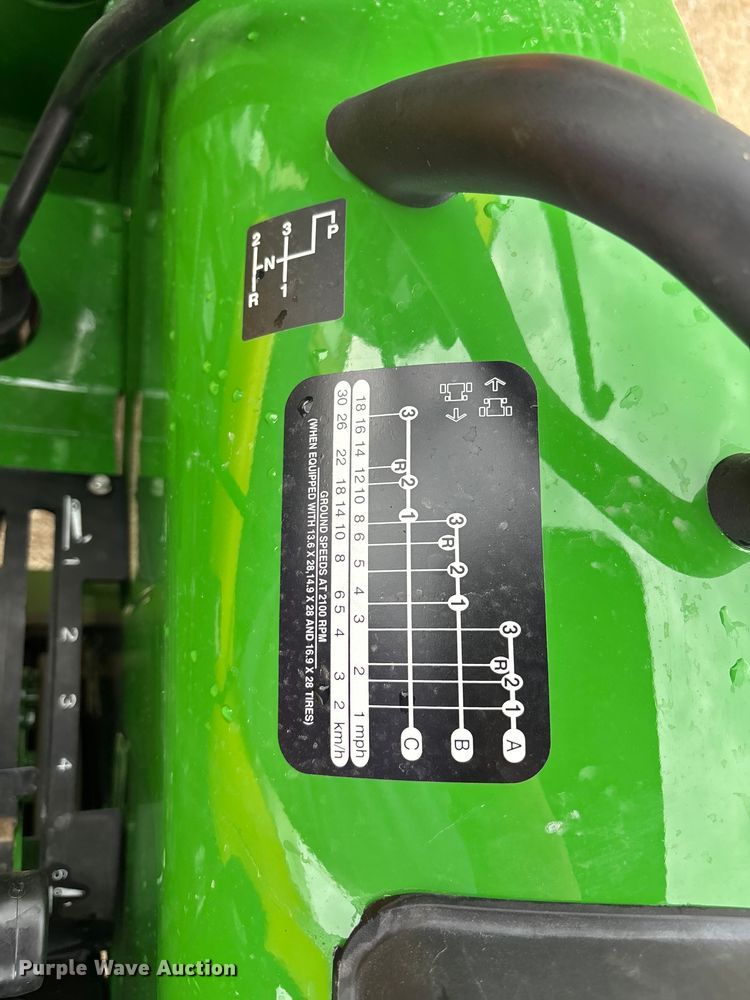 image for item ET4541 2015 John Deere 5045E MFWD tractor