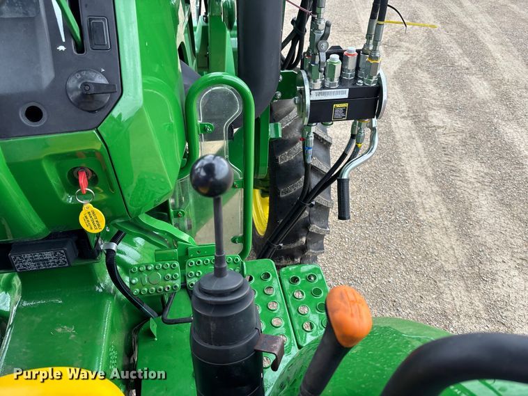 image for item ET4541 2015 John Deere 5045E MFWD tractor