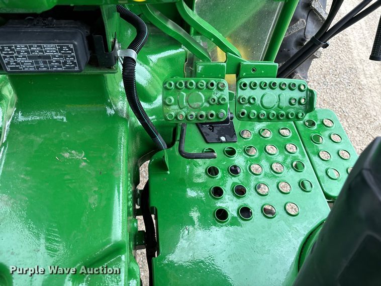 image for item ET4541 2015 John Deere 5045E MFWD tractor