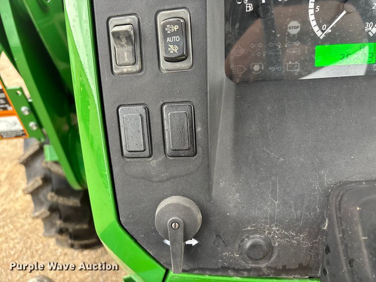 image for item ET4541 2015 John Deere 5045E MFWD tractor