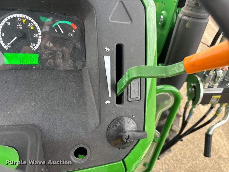 image for item ET4541 2015 John Deere 5045E MFWD tractor