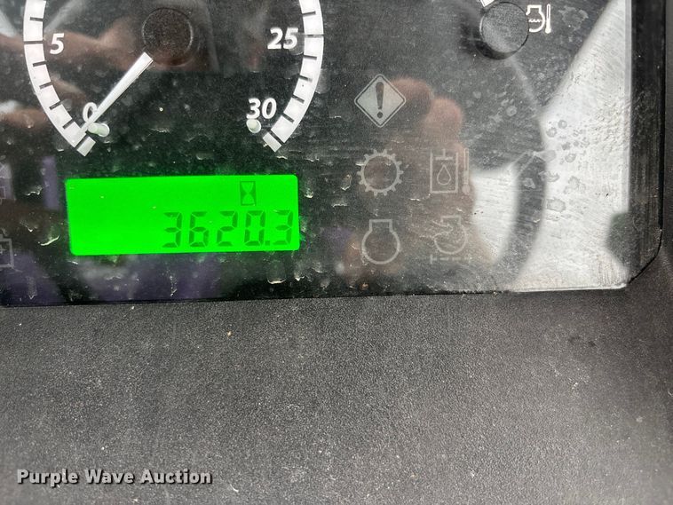 image for item ET4541 2015 John Deere 5045E MFWD tractor