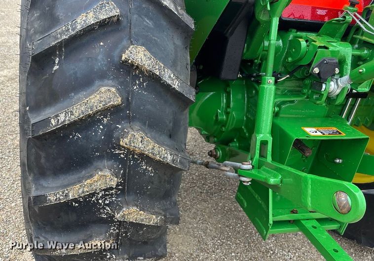 image for item ET4541 2015 John Deere 5045E MFWD tractor