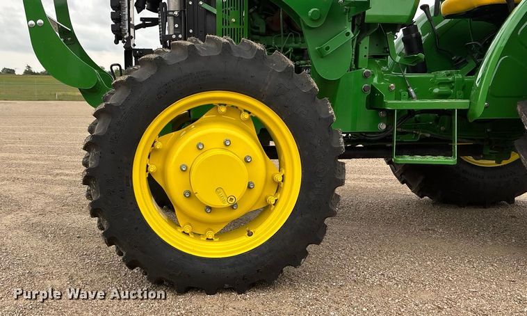 image for item ET4541 2015 John Deere 5045E MFWD tractor