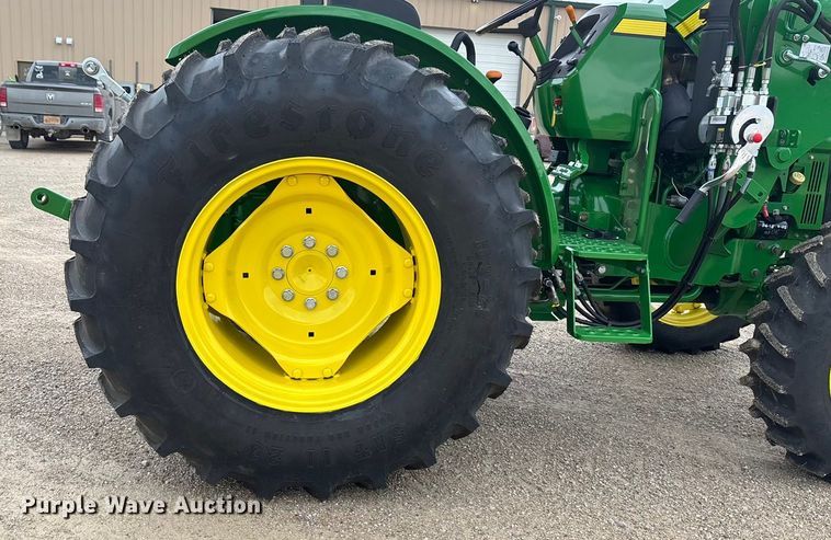 image for item ET4541 2015 John Deere 5045E MFWD tractor