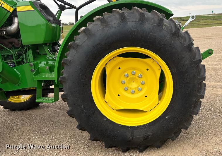 image for item ET4541 2015 John Deere 5045E MFWD tractor