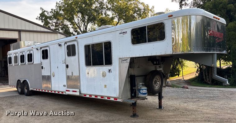 image for item ET4553 2000 Sooner Trailer horse trailer