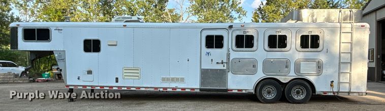 image for item ET4553 2000 Sooner Trailer horse trailer