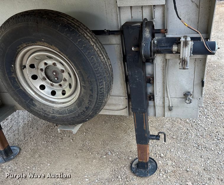 image for item ET4553 2000 Sooner Trailer horse trailer