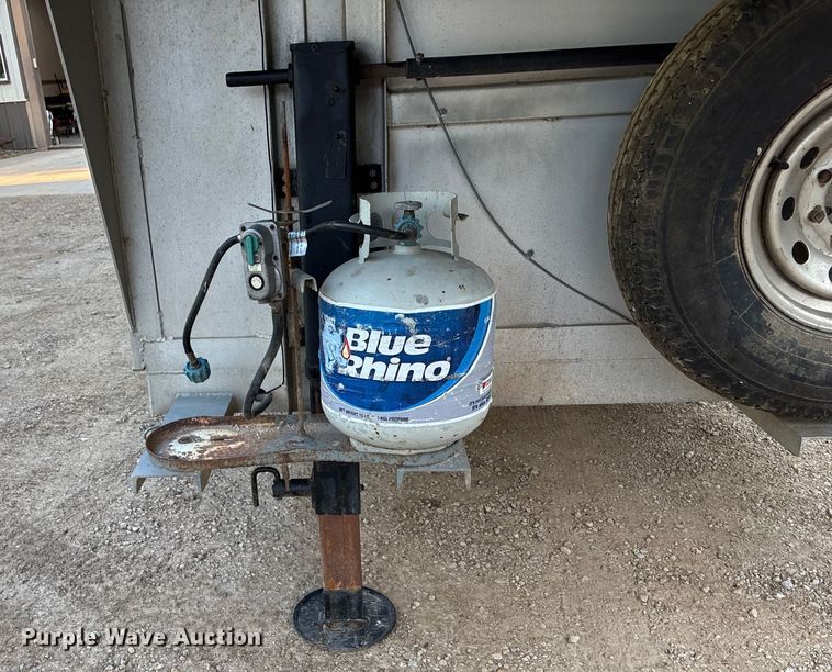 image for item ET4553 2000 Sooner Trailer horse trailer