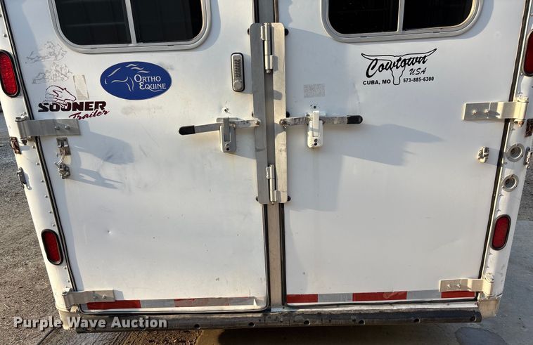 image for item ET4553 2000 Sooner Trailer horse trailer