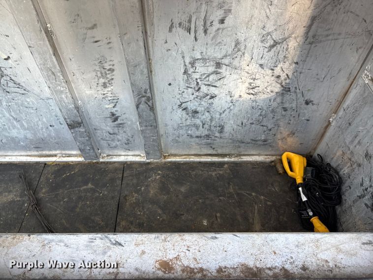 image for item ET4553 2000 Sooner Trailer horse trailer