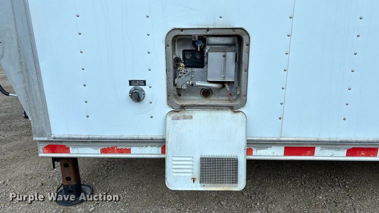 image for item ET4553 2000 Sooner Trailer horse trailer