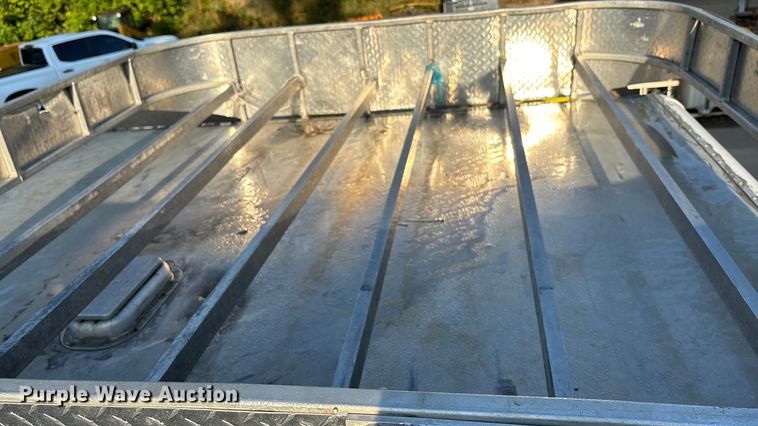 image for item ET4553 2000 Sooner Trailer horse trailer