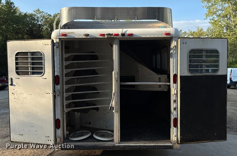image for item ET4553 2000 Sooner Trailer horse trailer