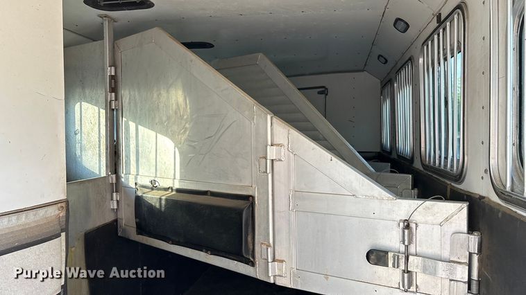 image for item ET4553 2000 Sooner Trailer horse trailer