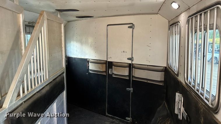 image for item ET4553 2000 Sooner Trailer horse trailer
