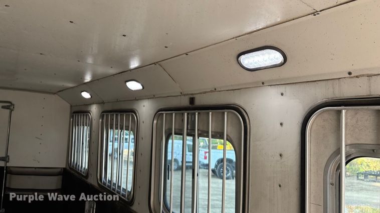 image for item ET4553 2000 Sooner Trailer horse trailer