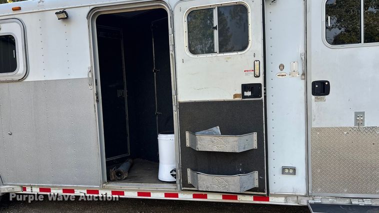 image for item ET4553 2000 Sooner Trailer horse trailer