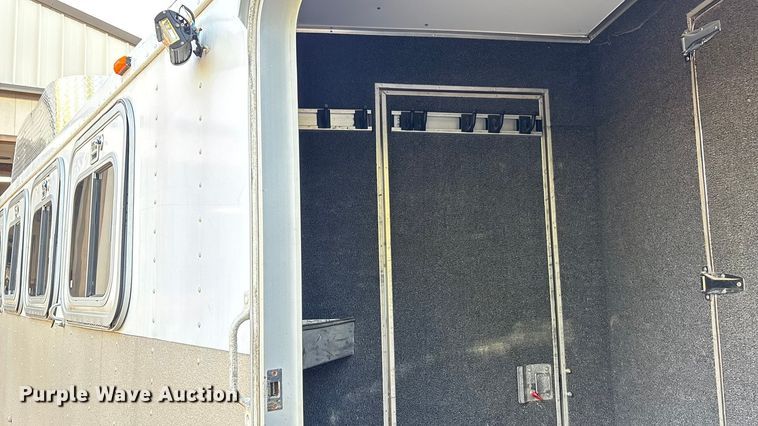 image for item ET4553 2000 Sooner Trailer horse trailer