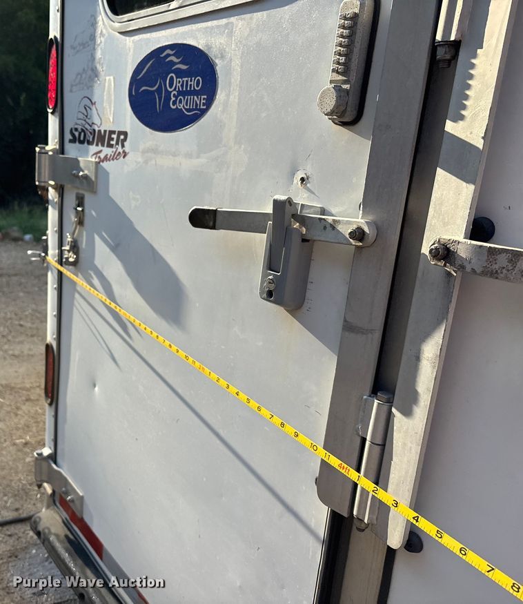 image for item ET4553 2000 Sooner Trailer horse trailer