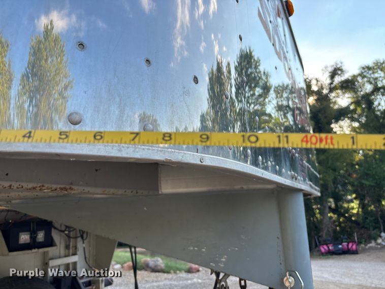 image for item ET4553 2000 Sooner Trailer horse trailer