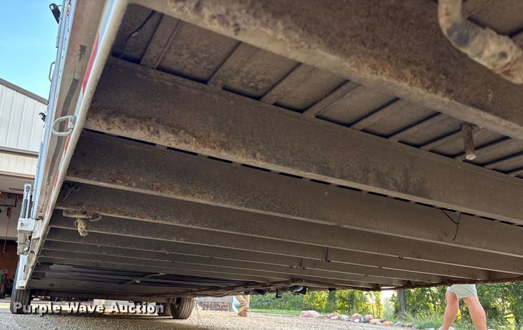 image for item ET4553 2000 Sooner Trailer horse trailer