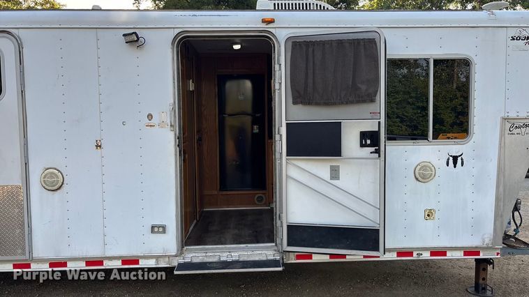 image for item ET4553 2000 Sooner Trailer horse trailer