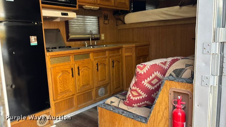 image for item ET4553 2000 Sooner Trailer horse trailer