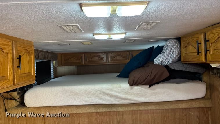 image for item ET4553 2000 Sooner Trailer horse trailer