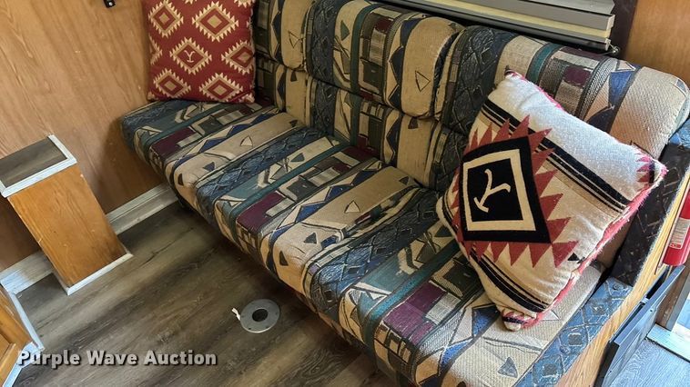 image for item ET4553 2000 Sooner Trailer horse trailer