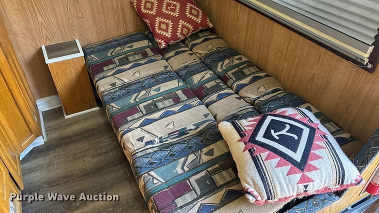 image for item ET4553 2000 Sooner Trailer horse trailer