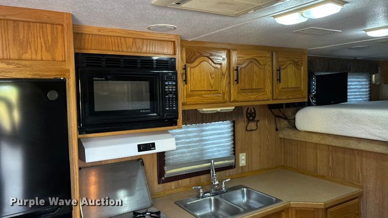 image for item ET4553 2000 Sooner Trailer horse trailer