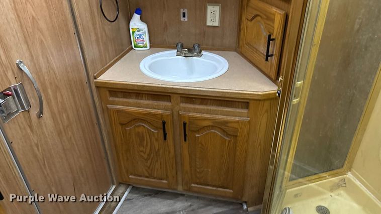 image for item ET4553 2000 Sooner Trailer horse trailer