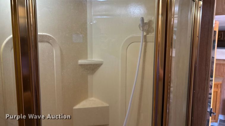 image for item ET4553 2000 Sooner Trailer horse trailer