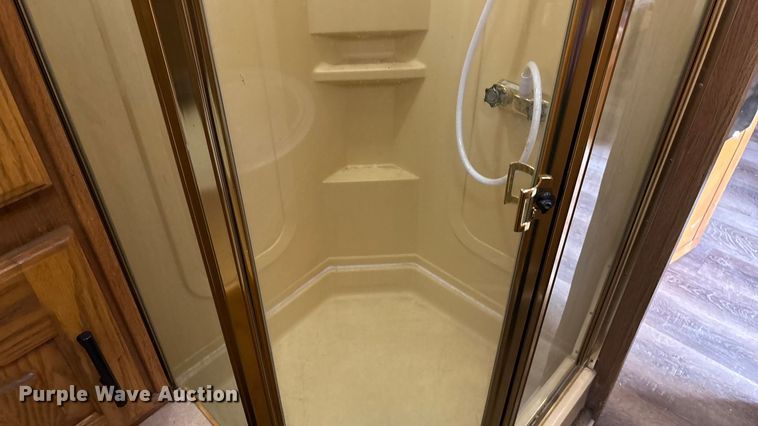 image for item ET4553 2000 Sooner Trailer horse trailer