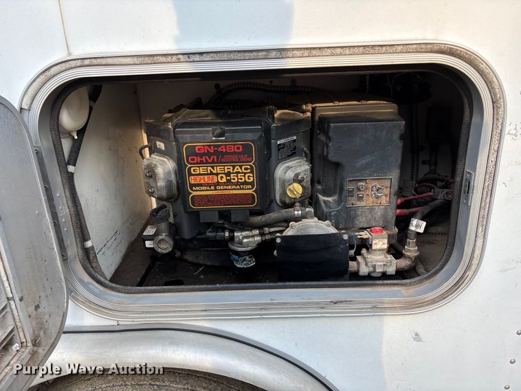 image for item ET4553 2000 Sooner Trailer horse trailer