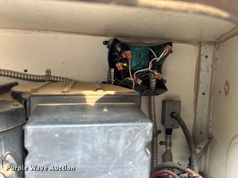 image for item ET4553 2000 Sooner Trailer horse trailer