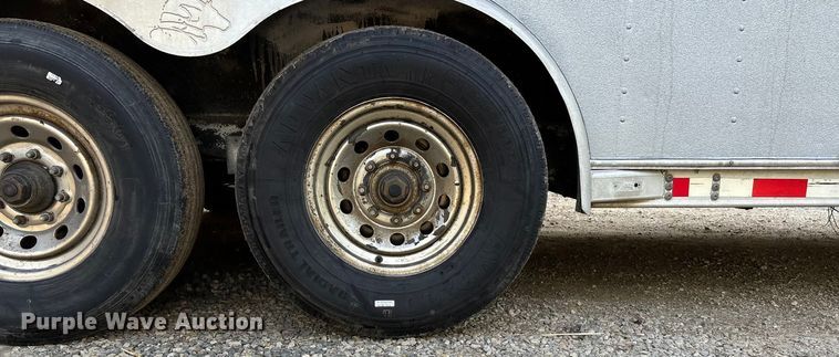 image for item ET4553 2000 Sooner Trailer horse trailer