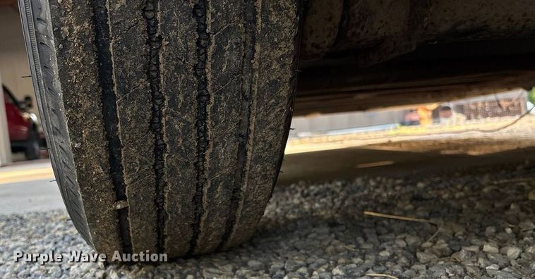 image for item ET4553 2000 Sooner Trailer horse trailer