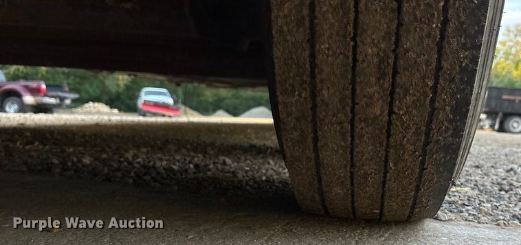 image for item ET4553 2000 Sooner Trailer horse trailer