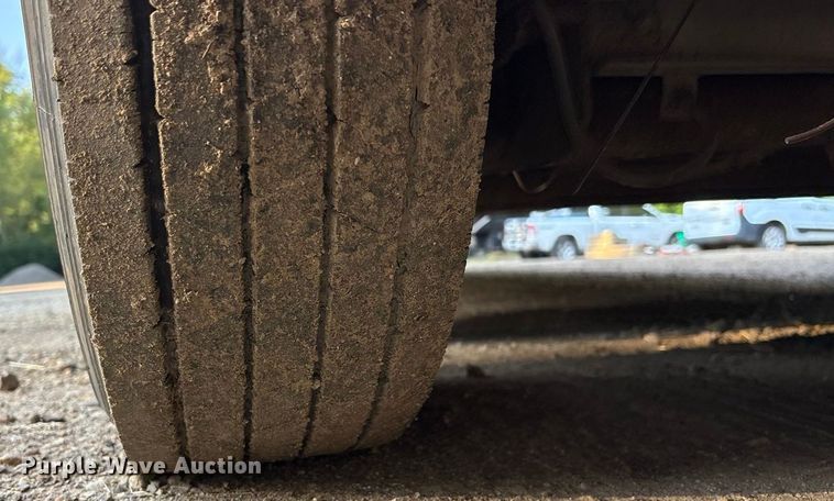 image for item ET4553 2000 Sooner Trailer horse trailer