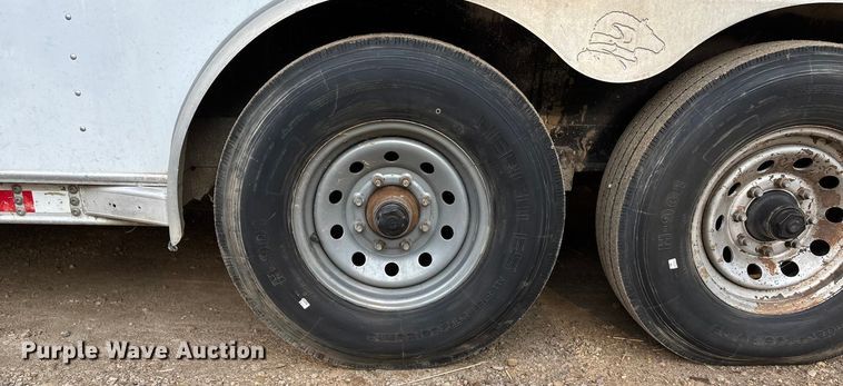 image for item ET4553 2000 Sooner Trailer horse trailer