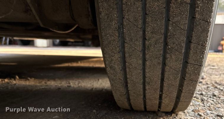 image for item ET4553 2000 Sooner Trailer horse trailer