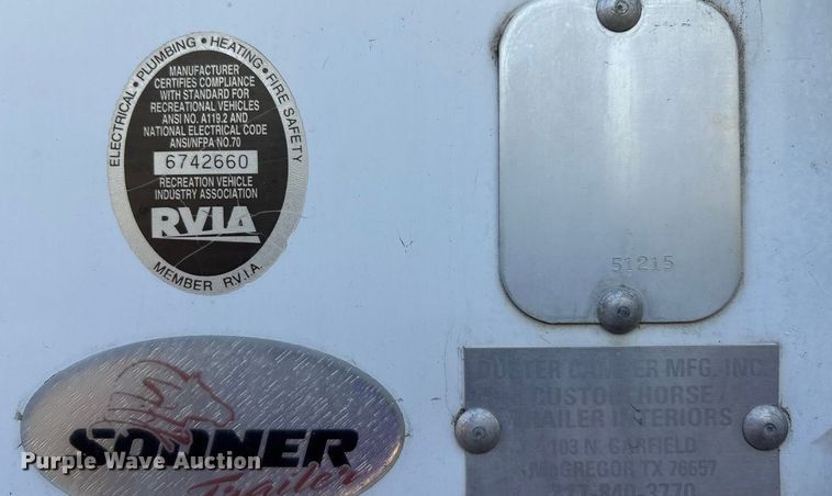 image for item ET4553 2000 Sooner Trailer horse trailer