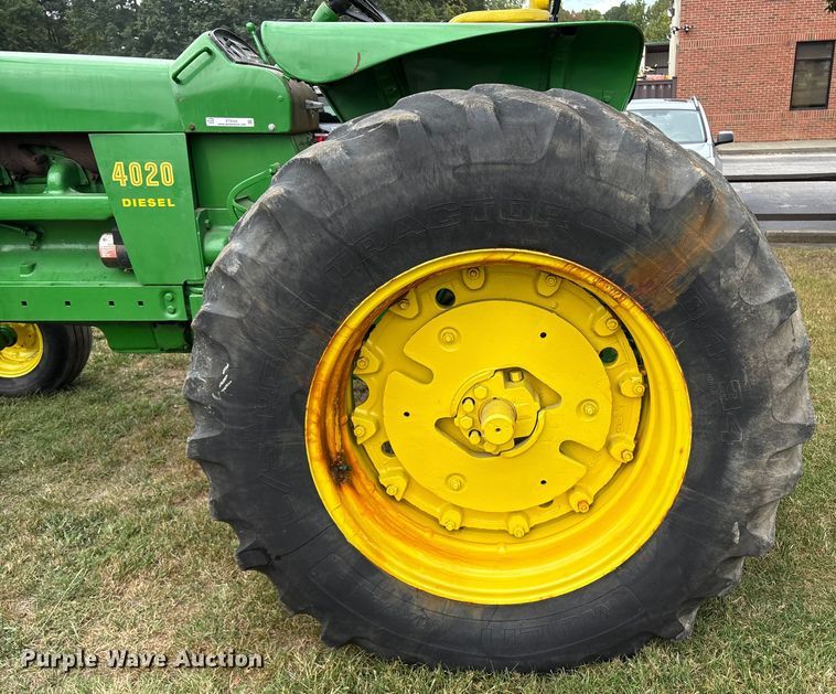 image for item ET8544 1969 John Deere 4020 Diesel tractor